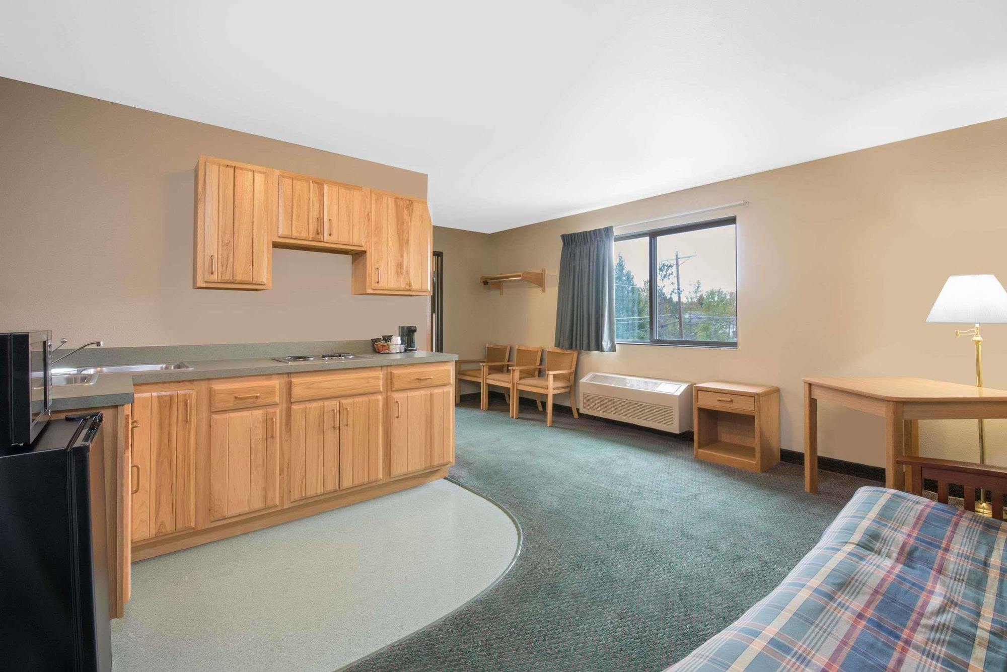 Northwoods Inn And Suites Ely エクステリア 写真